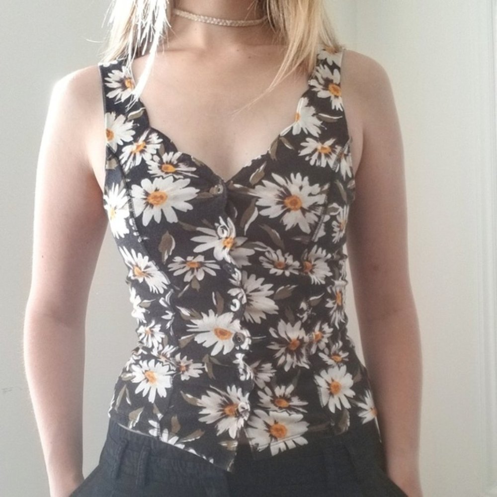 Kimchi Blue Daisy Scalloped Button Up Tank Top - Picture 1 of 7